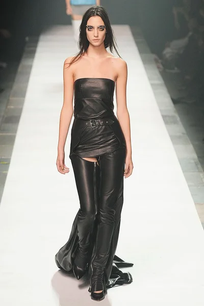 Look 32